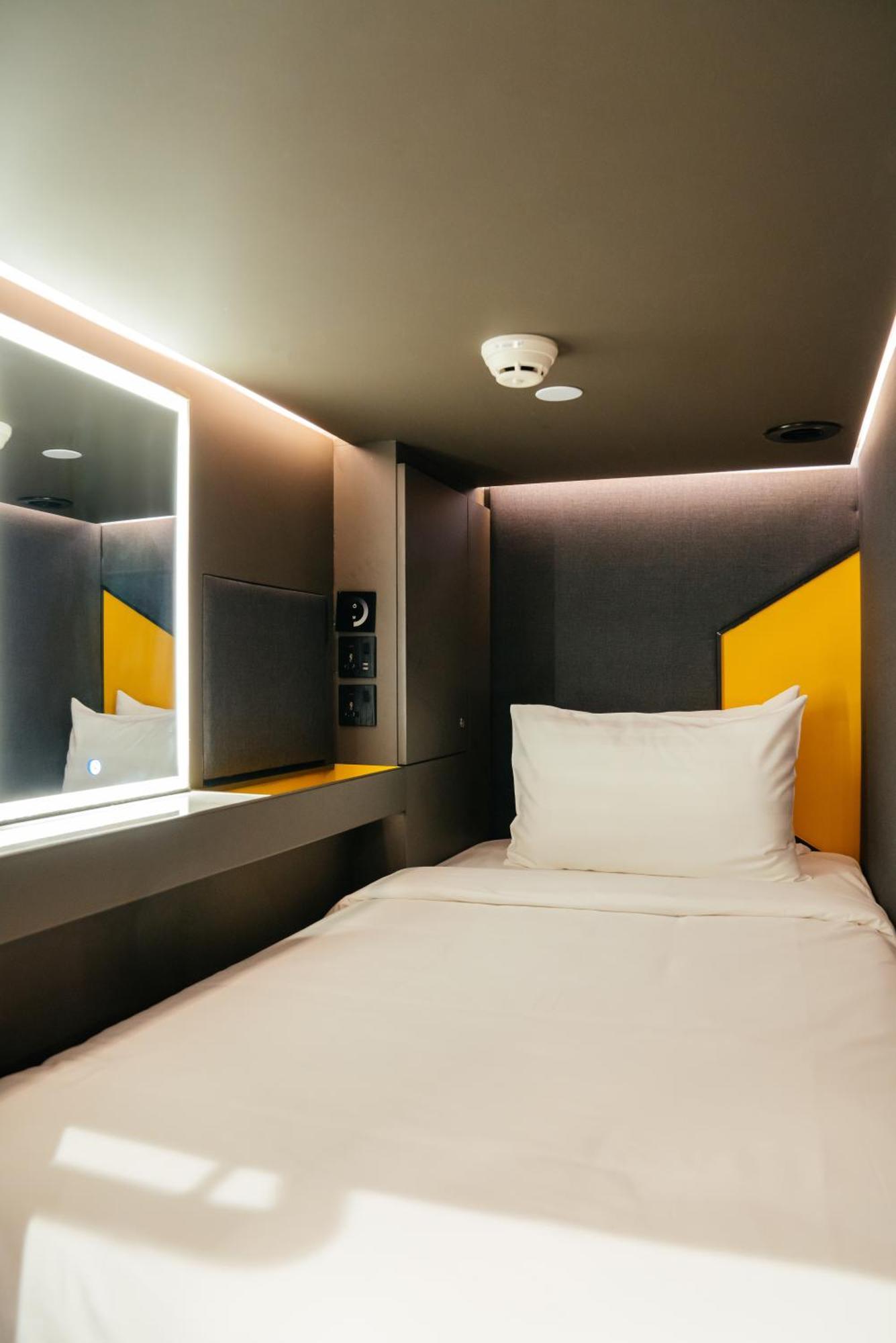 Hotel Capsule Transit Sleep Lounge Klia T1 - Landside Sepang Exterior foto